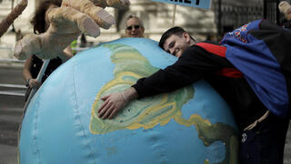 איך הוכיחו שהאחראי המרכזי לעליית הפחמן הוא האדם