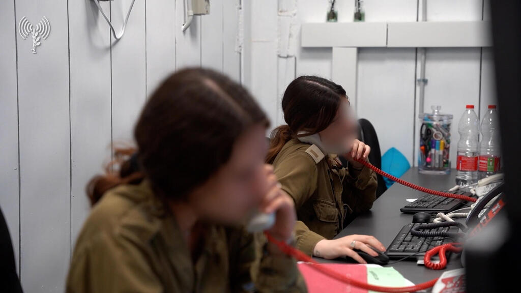 The reopened war room at Re'im (Photo: IDF) הקצינות בפתיחת חמ״ל התצפיתניות של נחל עוז