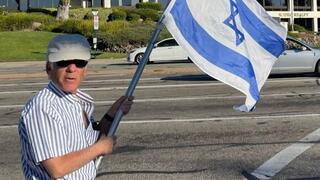 התמונה האחרונה של פול קסלר, שהוכה למוות במגפון על-ידי מפגין פרו פלסטיני