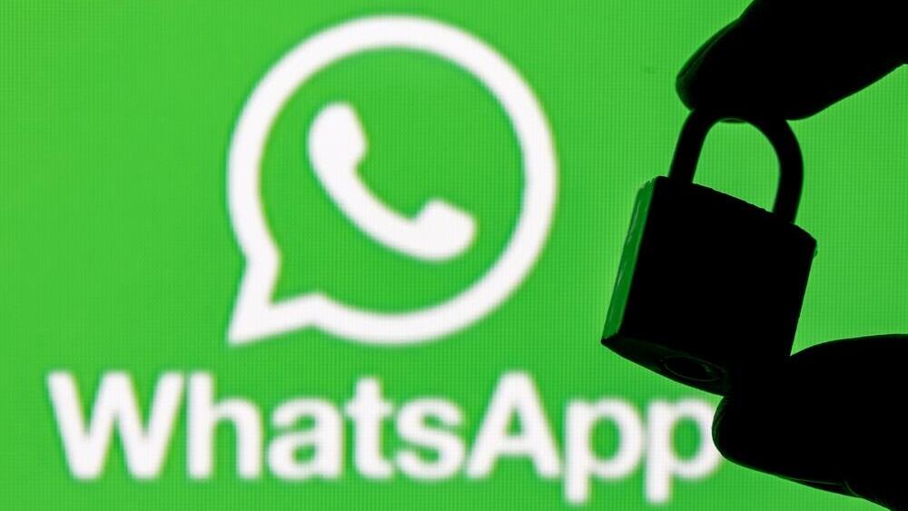 Доступ в WhatsApp заблокирован (Фото: Sergei Elagin / Shutterstock) וואטסאפ