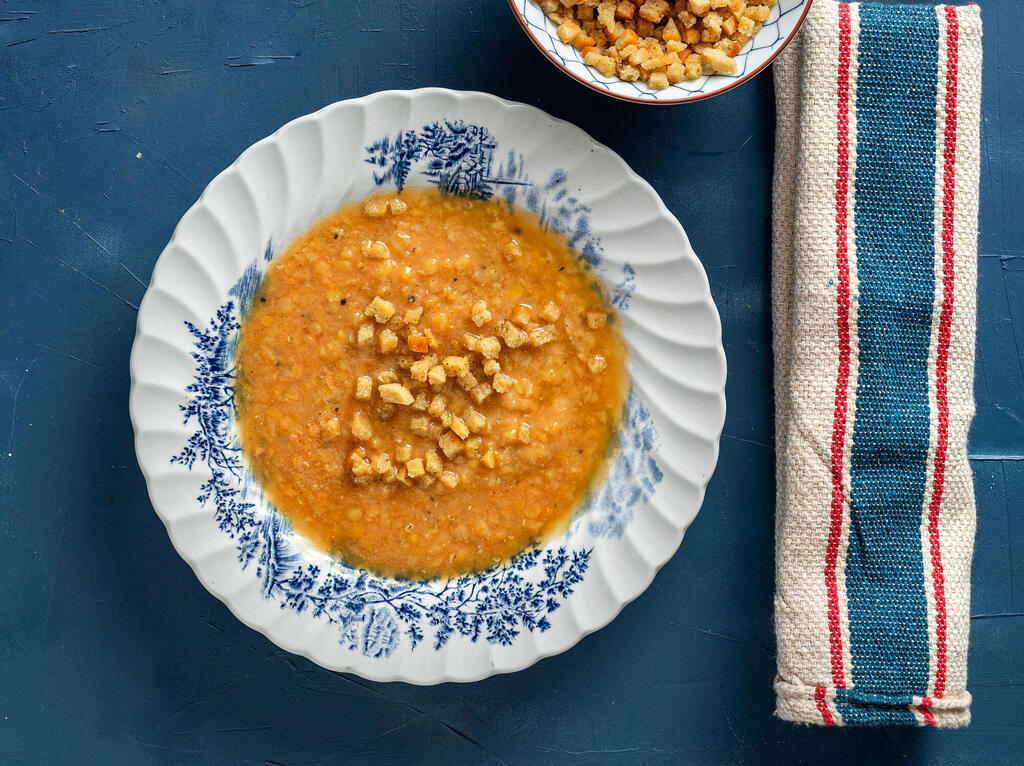 מרק עדשים כתומות