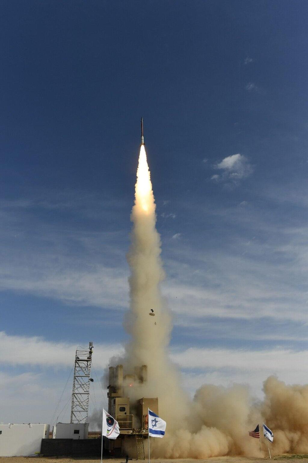 קלע דוד מערכת הגנה אווירית ליירוט מטרות בטווח בינוני־ארוך