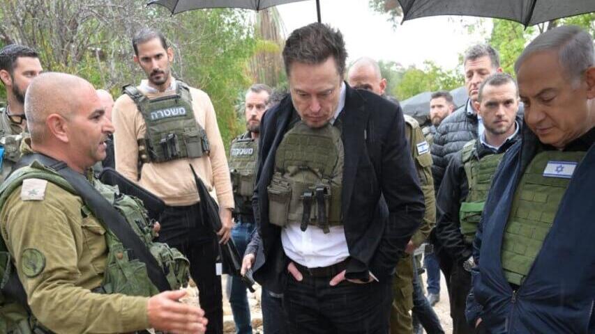 Elon Musk visits a Gaza border community ravaged by Hamas-led terrorists on October 7; Casspi is seen standing in the background to the left (Photo: Amos Ben Gershom/GPO) ראש הממשלה נתניהו הציג לאילון מאסק את זוועות טבח ה-7 באוקטובר מקיבוץ כפר עזה