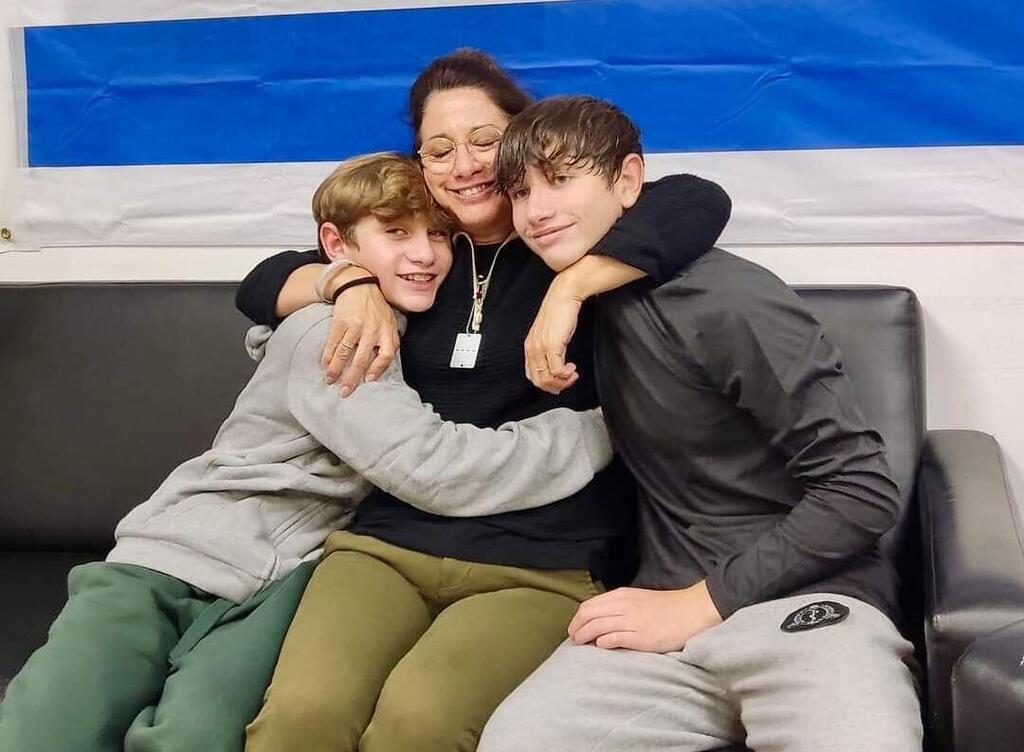 Renana Gome Yaakov and her sons Yagil and Or רננה יעקב ובניה יגיל ואור לאחר שחרורם משבי חמאס