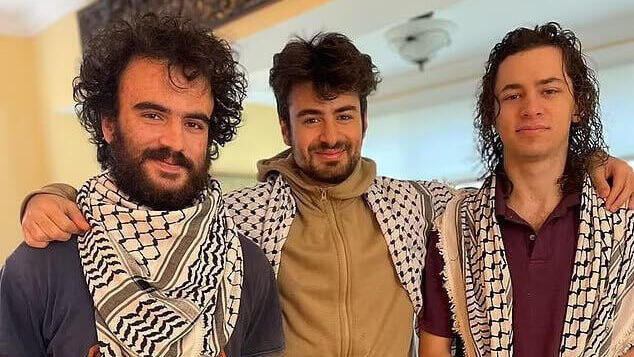 Hisham Awartani, Tahseen Ali Ahmed and Kinnan Abdel Hamid, three U.S. college students of Palestinian descent who grew up in the West Bank ארה"ב ורמונט שלושה פלסטינים ש נורו על ידי חמוש ללא סיבה דיברו ערבית לבשו כאפייה