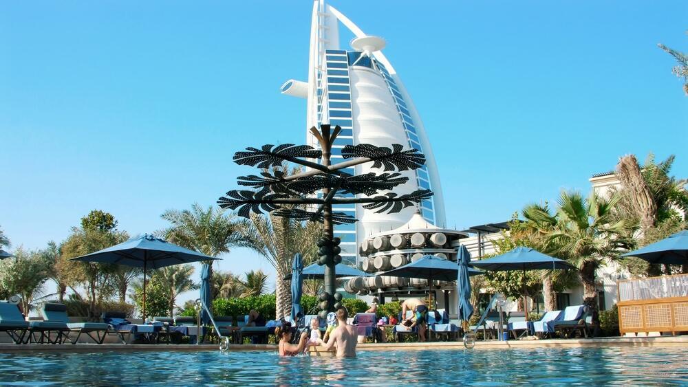 Jumeirah Al Naseem in Dubai (Photo: Shutterstock) הבריכה במלון ג'ומיירה אל נאסים