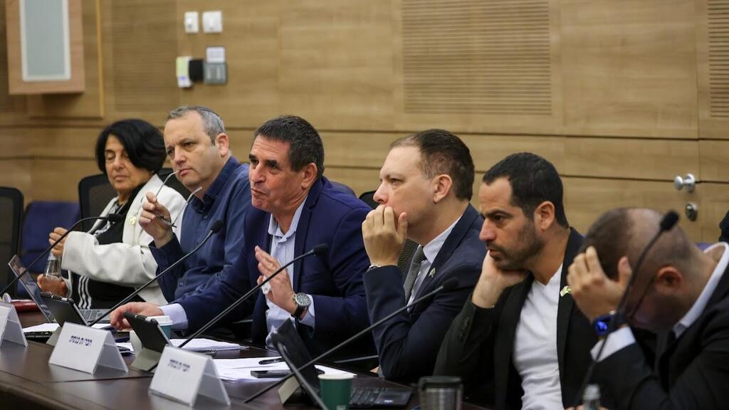 דיון הוועדה לביקורת המדינה בעניין רישוי כלי ירייה