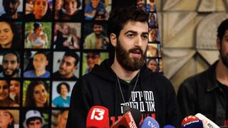 חיים יצחק אור אח של החטוף אבינתן אור במסיבת עיתונאים של משפחות החטופים