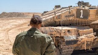 מתגייסות לתפקידי לחימה, ארכיון