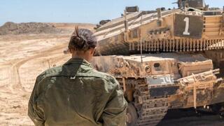 מתגייסות לתפקידי לחימה, ארכיון