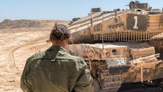 מתגייסות לתפקידי לחימה, ארכיון