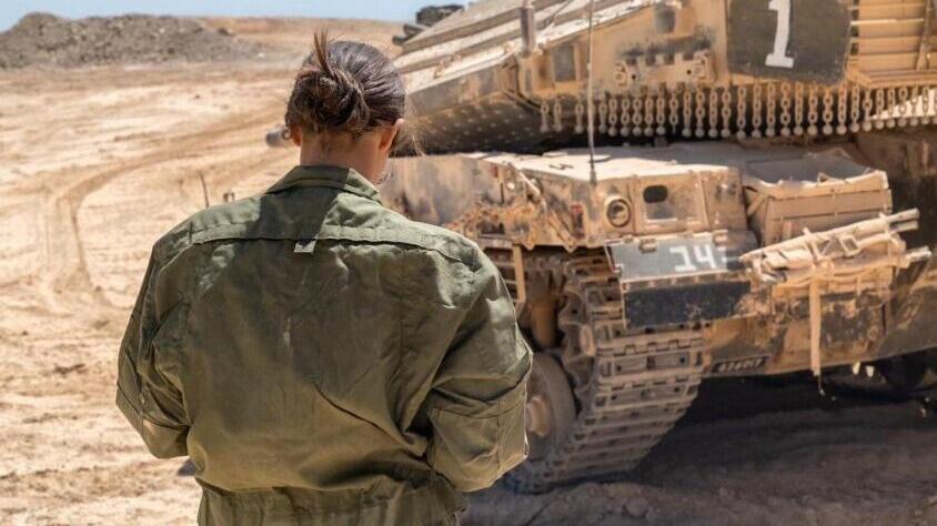 מתגייסות לתפקידי לחימה, ארכיון