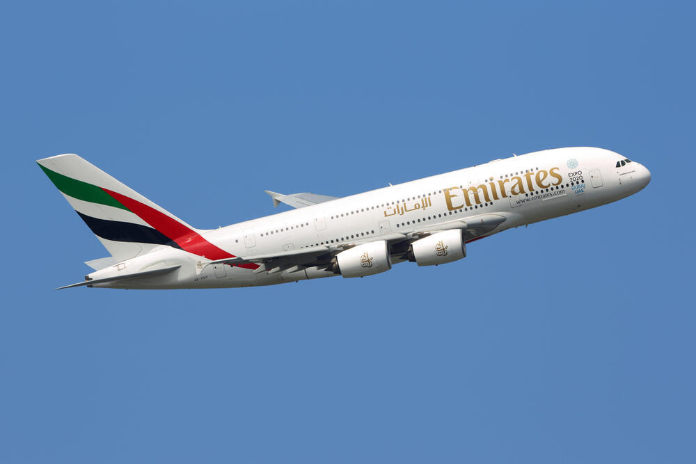 Emirates Airbus A380 (Photo: Shutterstock) מטוס איירבוס A380 של חברת אמירייטס בשמיים נטולי מערבולות אוויר