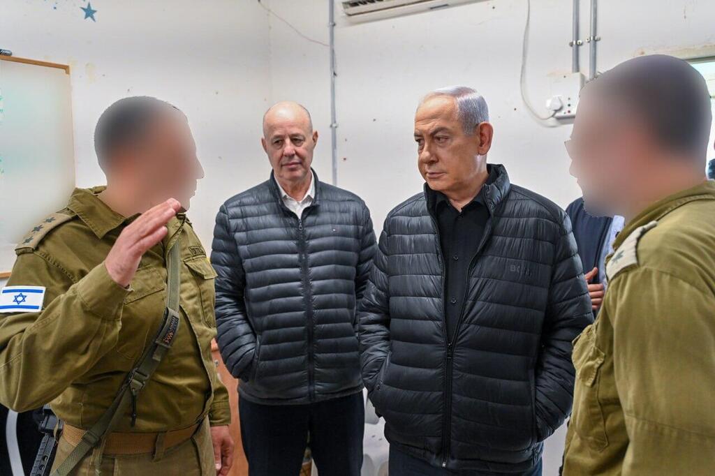 Photo: GPO ראש הממשלה נתניהו בשיחה בקשר עם מח״ט 460 של חיל השריון שנמצא בלחימה בעזה