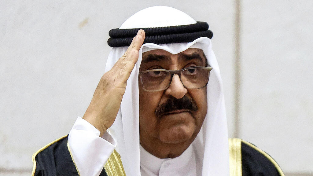 Kuwaiti Emir Mishal Al-Ahmad Al-Jaber Al-Sabah; his country was reportedly attacked by drones bearing the words: 'Revenge for the Iraqi fisherman' (Photo: Yasser Al-Zayyat / AFP) אמיר כוויית כווית כויית החדש שייח משעל אל אחמד אל סבאח