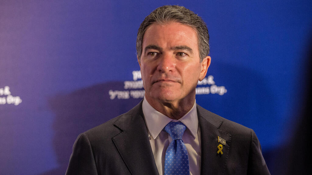 Йоси Коэн (Фото: Идо Эрез) יוסי כהן ראש המוסד לשעבר ומשמאלו תמי שלח יו"ר אירגון האלמנות ויתומי צה"ל