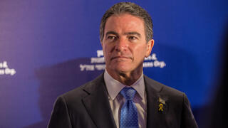  יוסי כהן ראש המוסד לשעבר ומשמאלו תמי שלח  יו"ר אירגון האלמנות ויתומי צה"ל