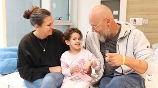 אביגיל עם לירון וזולי מור בבית החולים