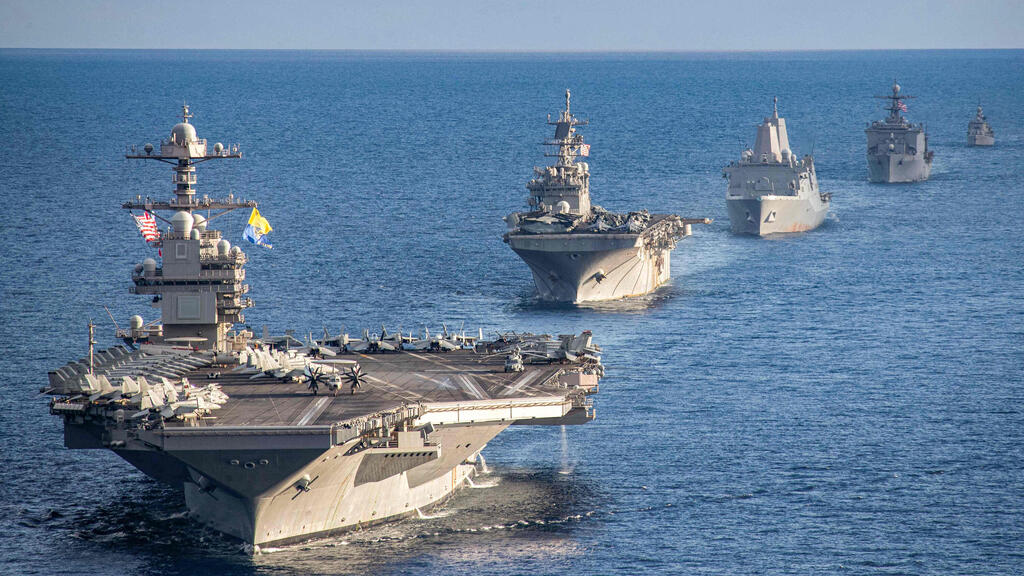 נושאת המטוסים נושאת מטוסים ג'רלד פורד שטה עם ספינות מלחמה ספינה שמלוות אותה באזור הים התיכון ב-31 בדצמבר בצל ההחלטה האמריקנית להוציא אותה מהאזור ולהחזירה ל ארה"ב