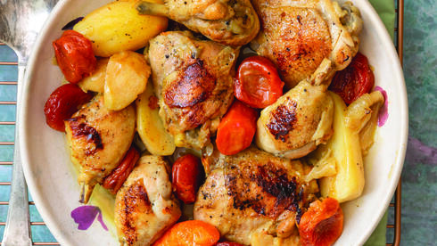 עוף בשורשים ומשמשים