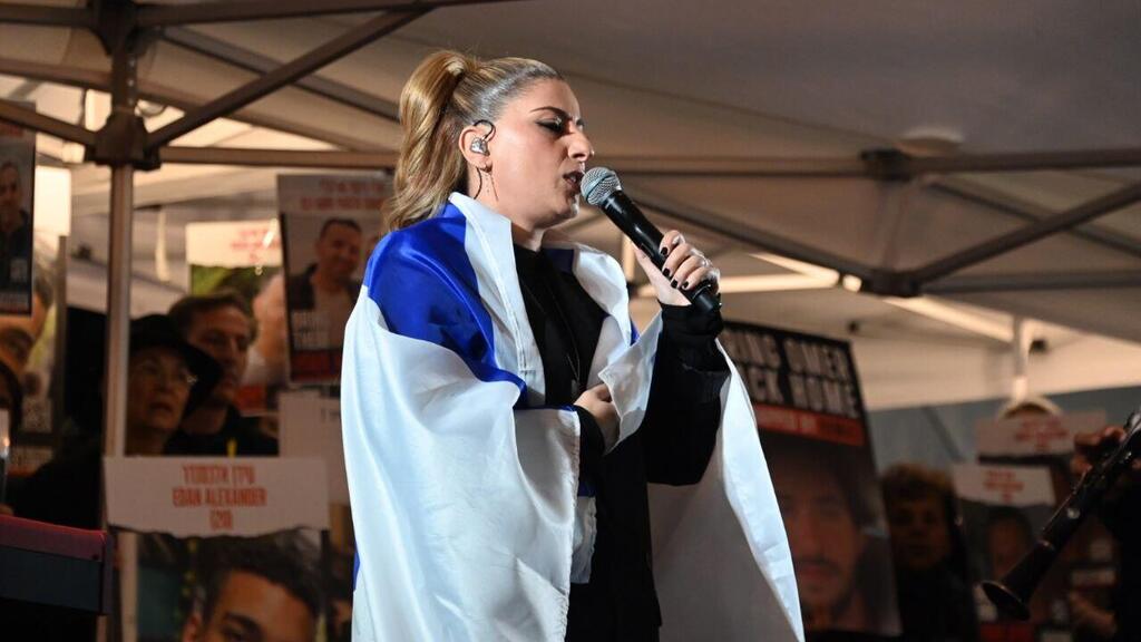 עצרת 100 ימים שבהם החטופים עדיין בשבי חמאס, בכיכר החטופים בתל אביב