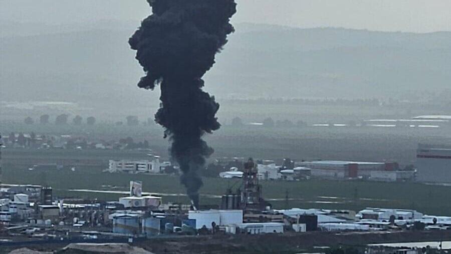 Haifa's oil refinery after a direct hit from an Iranian missile (Photo: Barak Sabag) בתי הזיקוק בחיפה