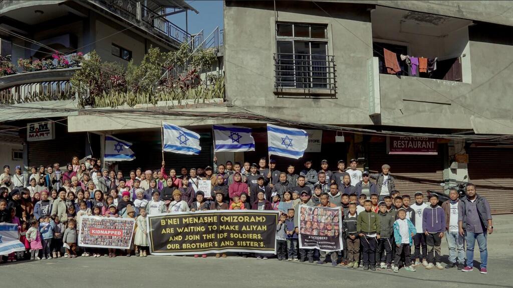 Ready to make aliyah (Photo: Shavei Israeli) אנשי בני המנשה במחווה לחטופים