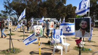 משפחות החטופים ונרצחים במיצג פסטיבל נובה ברעים