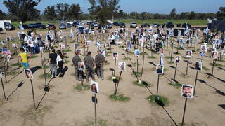 משפחות החטופים ונרצחים במיצג פסטיבל נובה ברעים
