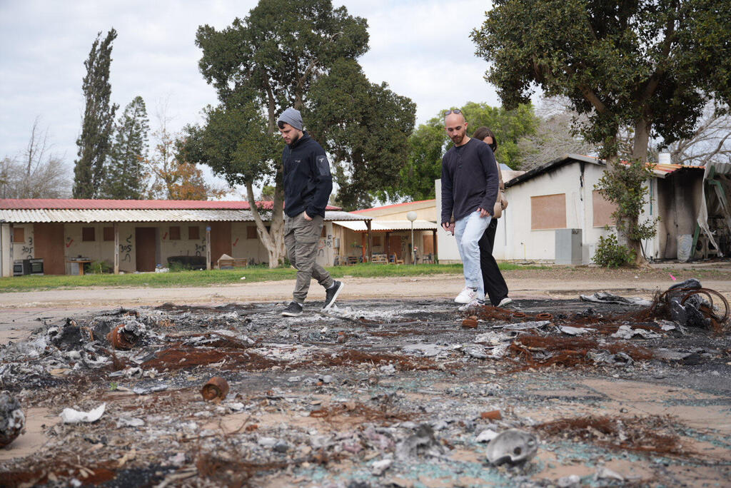 משפחתו של תומר אחימס חוזרת לראשונה לנירים