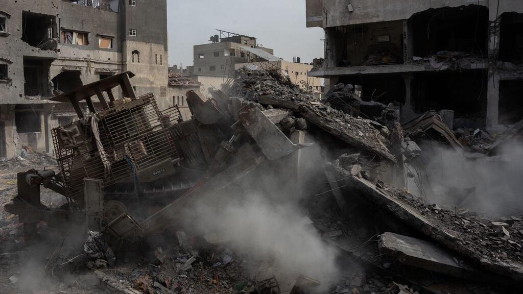 IDF bulldozer operates in Gaza: Mamdani and his allies are calling to halt military aid to Israel (Photo: IDF Spokesperson's Unit) דחפורי די9 בחאן יונס עזה