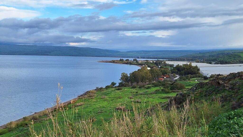 Осень на озере Кинерет (Фото: Ошри Бен-Давид, Управление городов Кинерета ) מזג אוויר מעונן חלקית בכנרת