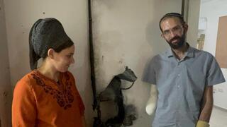 עמיחי שינדלר ואשתו אביטל, נפצע אנושות בפיצוץ דלת הממ"ד בקיבוץ כרם שלום ב-7 באוקטובר