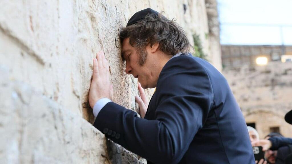 Argentine President Javier Milei (Photo: Western Wall Heritage Foundation) נשיא ארגנטינה חאבייר חררדו מיליי מבקר בכותל המערבי בירושלים