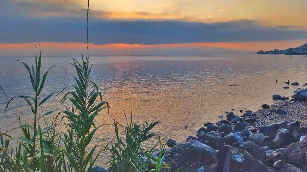 זריחה בכינרת