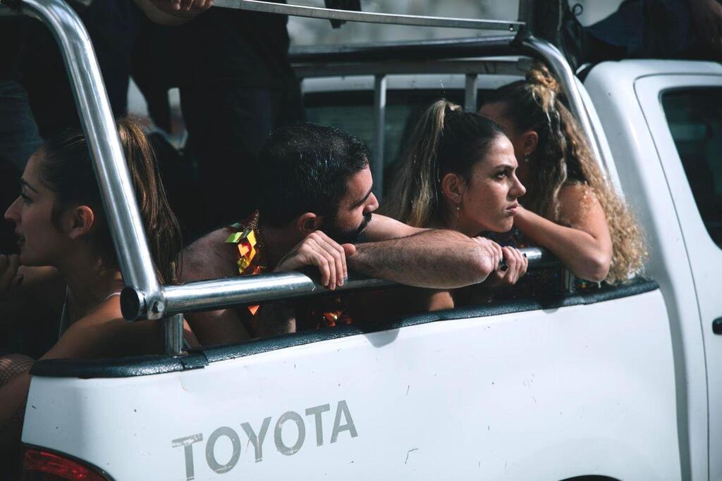 Israeli dancers prepare for festival (Photo: Amit Slikter) יום הצילומים ליצירת המחול RAVE