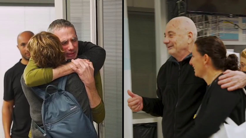 משפחתם של פרננדו מרמן ולואיס הר מתאחדים איתם לאחר שחולצו מעזה בבית החולים שיבא