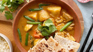 תבשיל קארי צהוב עם פרגיות