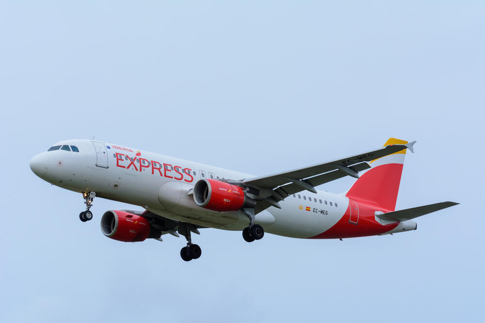 Iberia Express airliner (Photo: Nieuwland Photography / Shutterstock.com) מטוס של חברת איבריה אקספרס