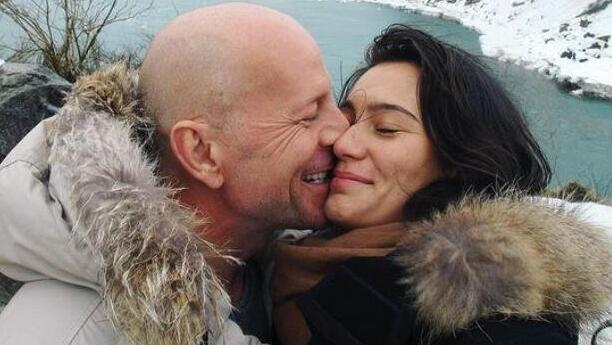 ברוס וויליס אמה המינג