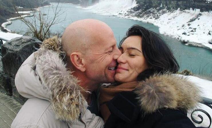 ברוס וויליס אמה המינג