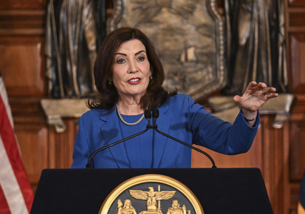 Gov. Kathy Hochul (Photo: AP Photo/Hans Pennink) מושלת מדינת ניו יורק קאת׳י הוקול