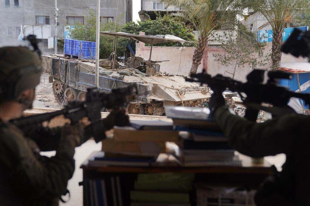 IDF forces at Nasser Hospital in Gaza (Photo: IDF) תיעוד: פעילות כוחות צה"ל בבית החולים נאצר