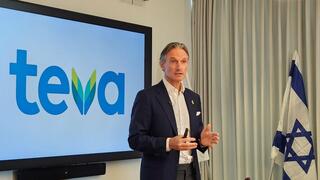 ריצ'רד פרנסיס, נשיא ומנכ"ל טבע, במפגש העיתונאים 