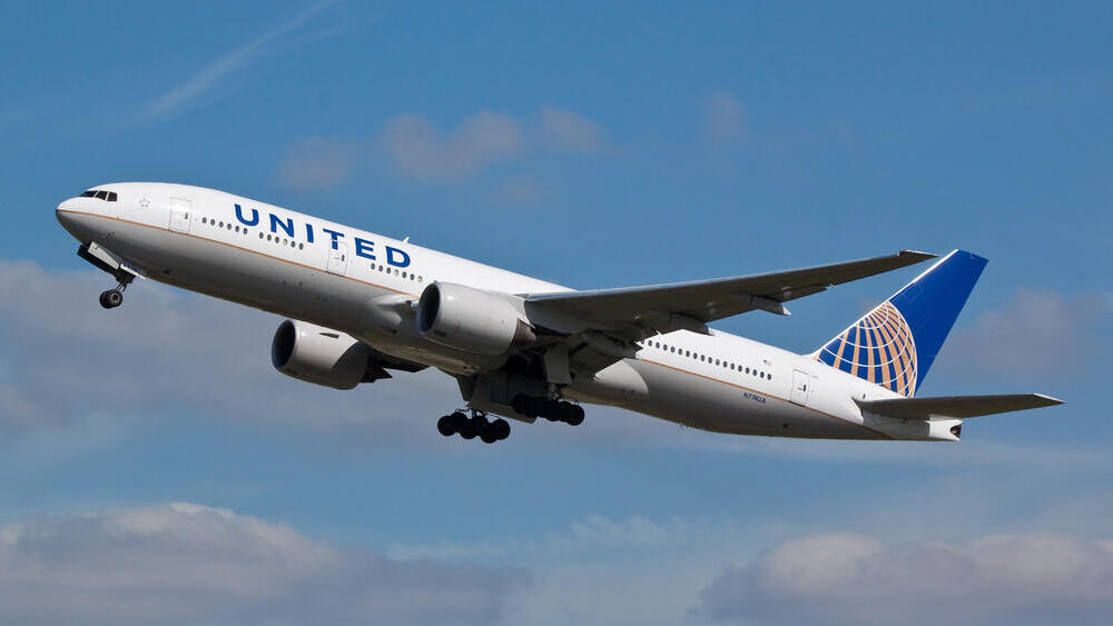 United Airlines is not expected to return to Ben Gurion Airport until at least September (Photo: IanC66/Shutterstock) מטוס בואינג 777 של יונייטד איירליינס