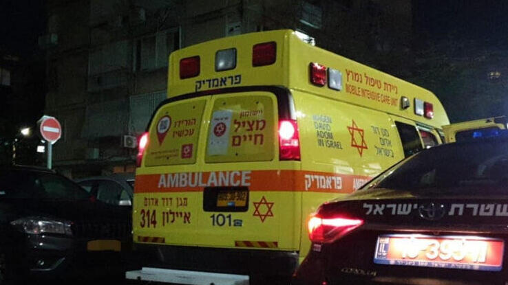 Машина скорой помощи (Фото: оперативная съемка МАДА, архив) בת ים דקירה קשישה חשד רצח אישה בת 72 זירה