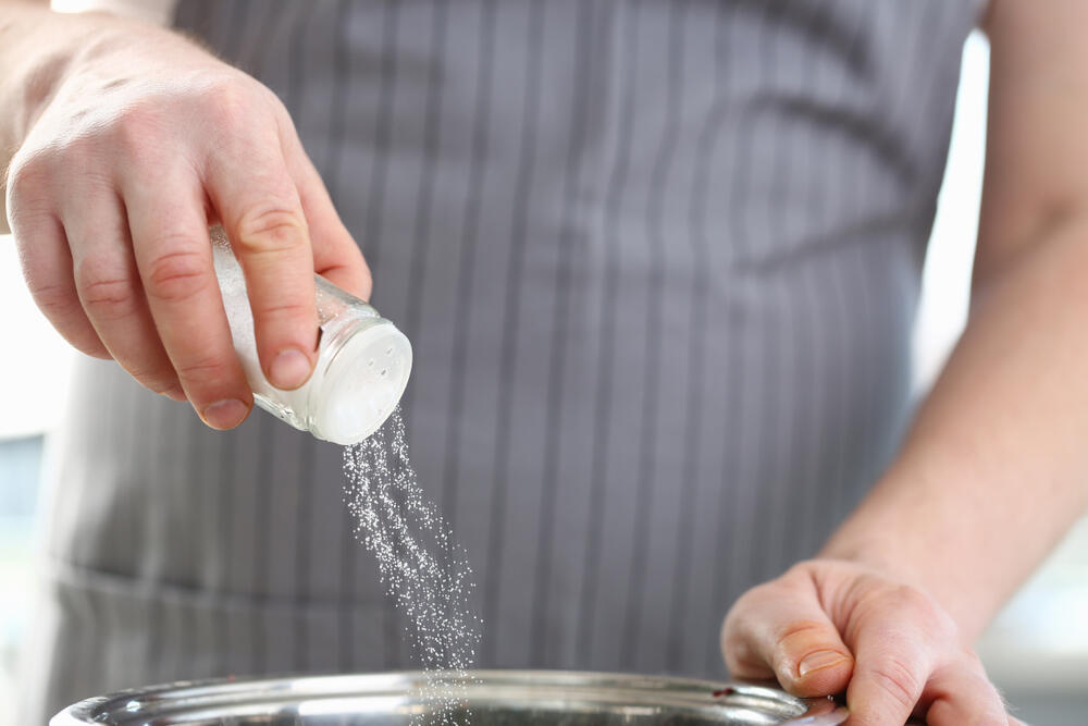 Check what type of salt you are using at home, and if you use salt, make sure it is iodized (Photo: shutterstock) מלח