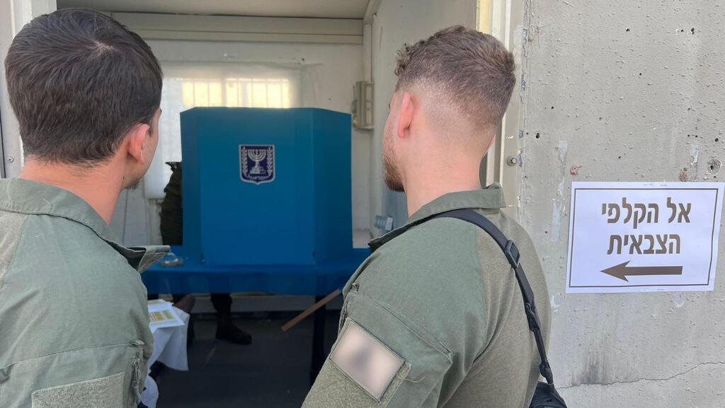 Избирательный участок в армии (Фото: пресс-служба ЦАХАЛа) תיעוד של חיילי צה"ל מצביעים ברצועת עזה וגבול הצפון לרשויות המקומיות