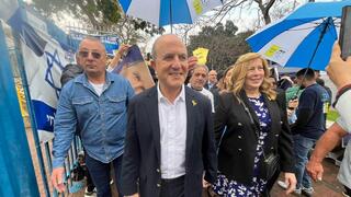יחיאל לסרי מצביע באשדוד
