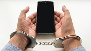 Задержанный в наручниках 
